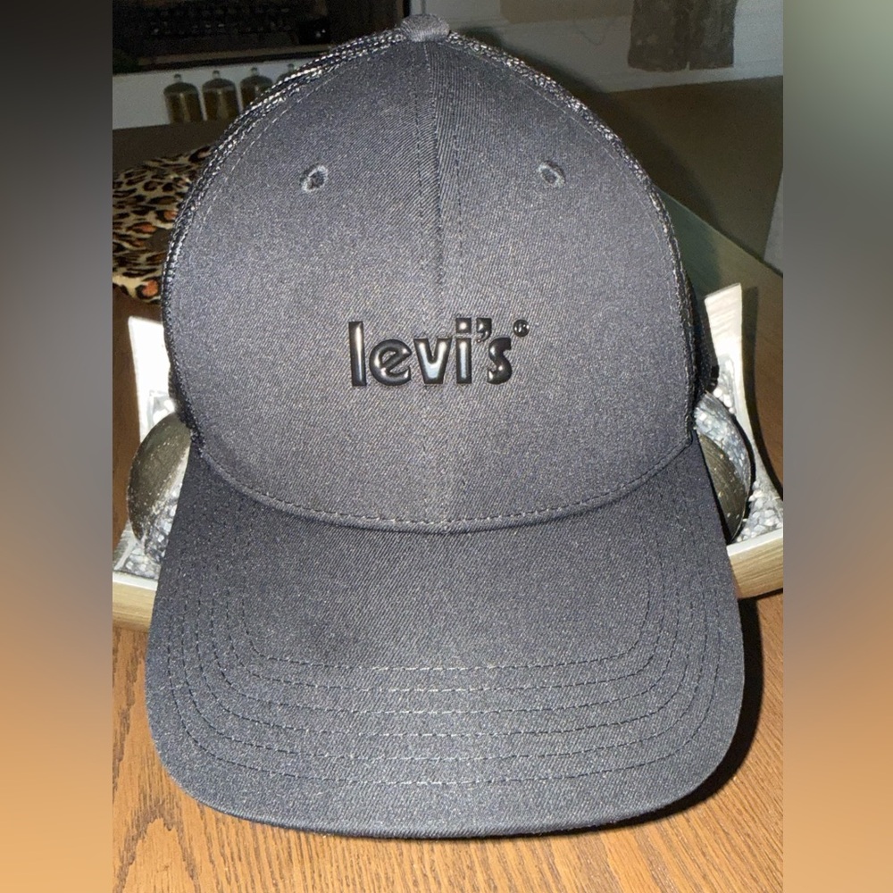 Levi's Black Embossed Logo Cap